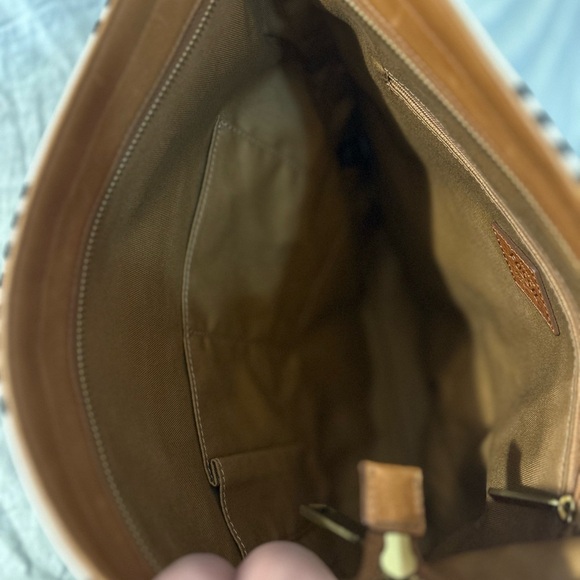 Fossil off white with black striped shoulder bag
with extra brown leather strap - Picture 14 of 14